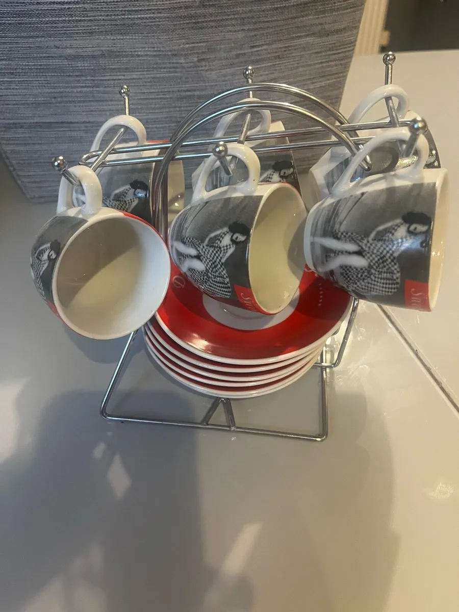 House bric a brac - Image 1