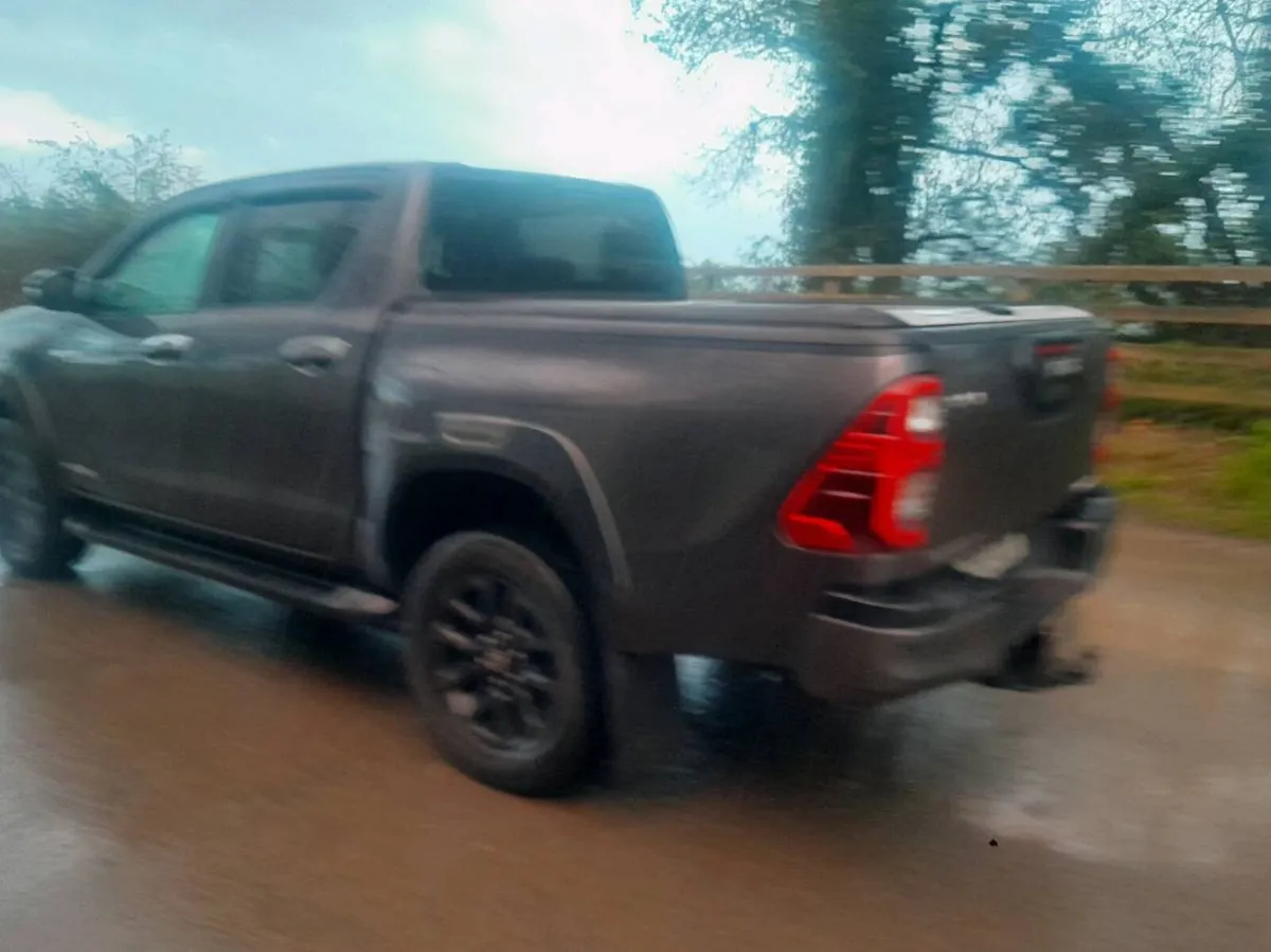 Toyota hilux - Image 2