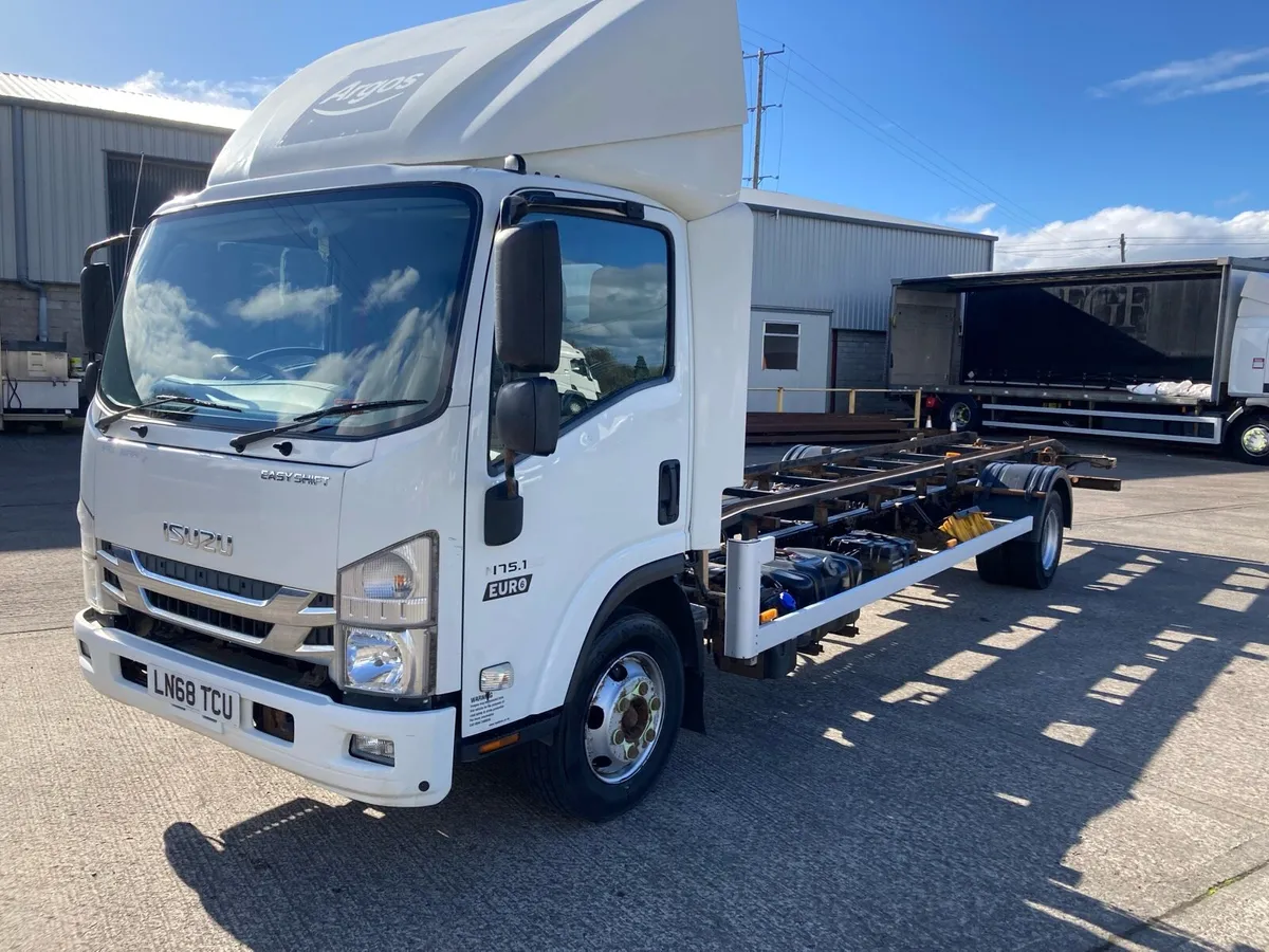 2019 Izusu N75-190 chassis cab - Image 2