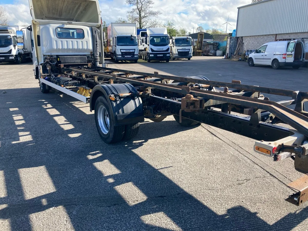 2019 Izusu N75-190 chassis cab - Image 3