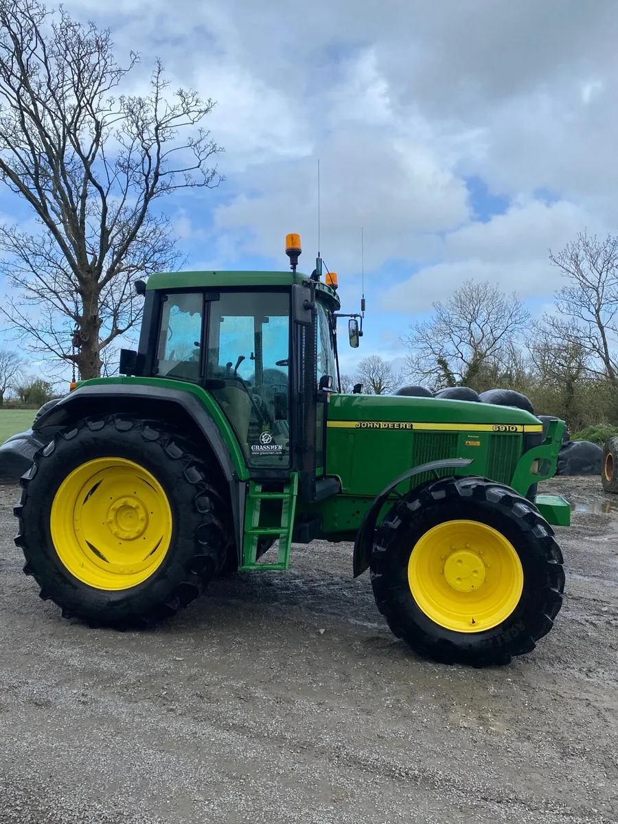John Deere 6910 - Image 1