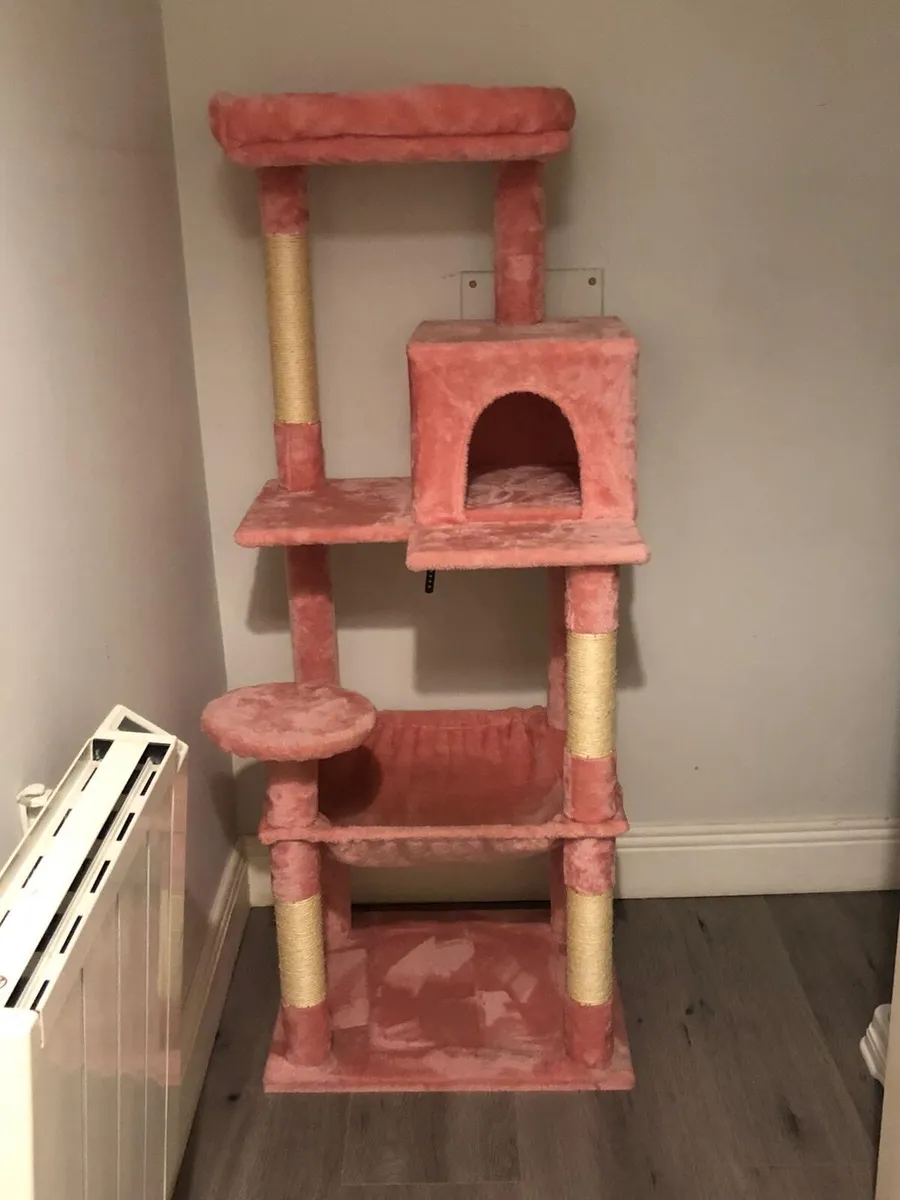 Tree with scratching post - Image 2