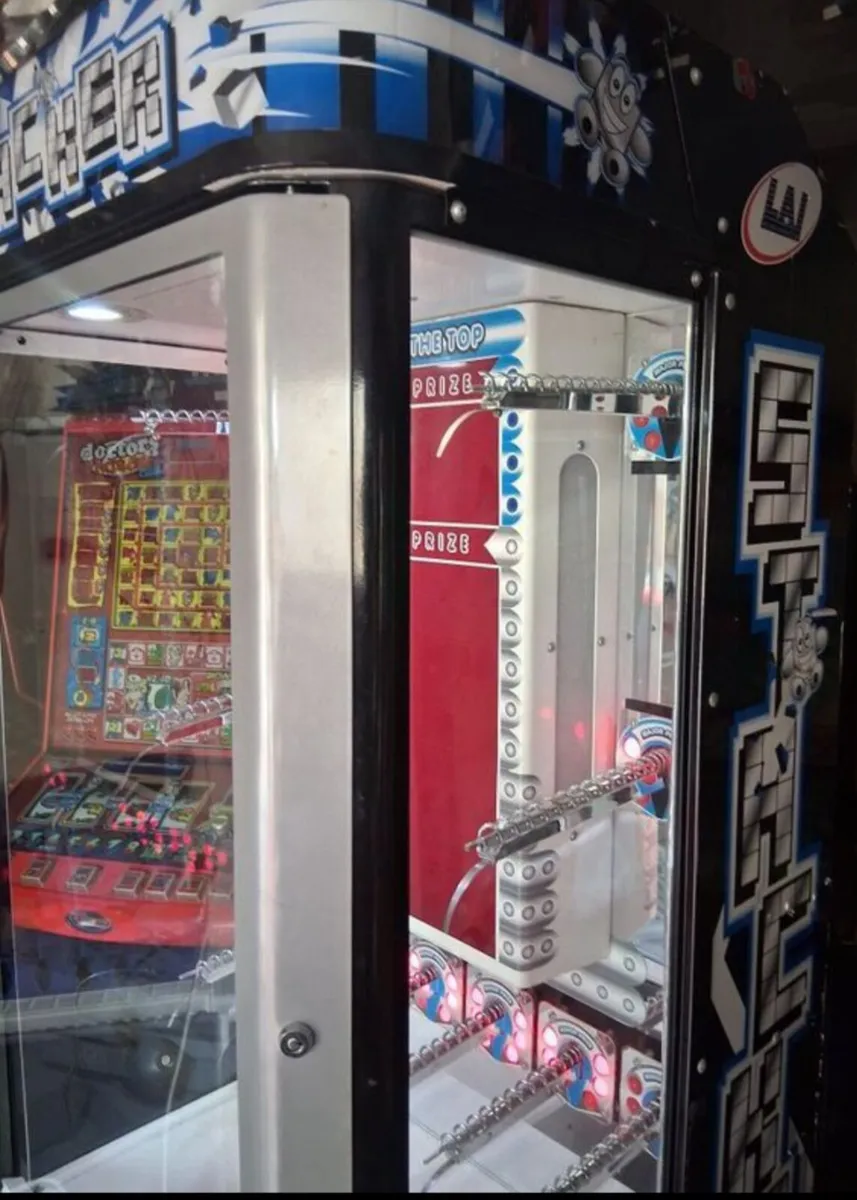 Arcade prize machine - Image 1