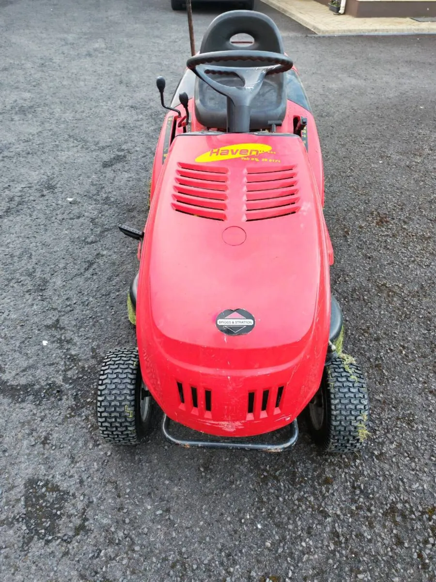 Ride on lawnmower - Image 1