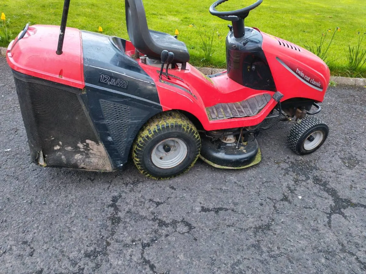 Ride on lawnmower - Image 3