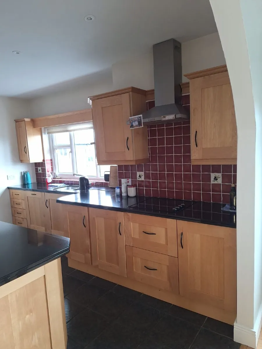 Kitchen units with Island and granite worktops - Image 4