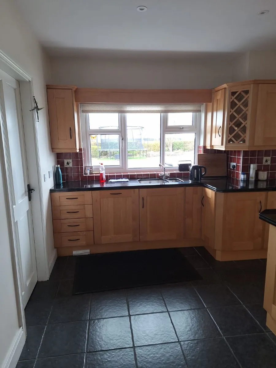 Kitchen units with Island and granite worktops - Image 2