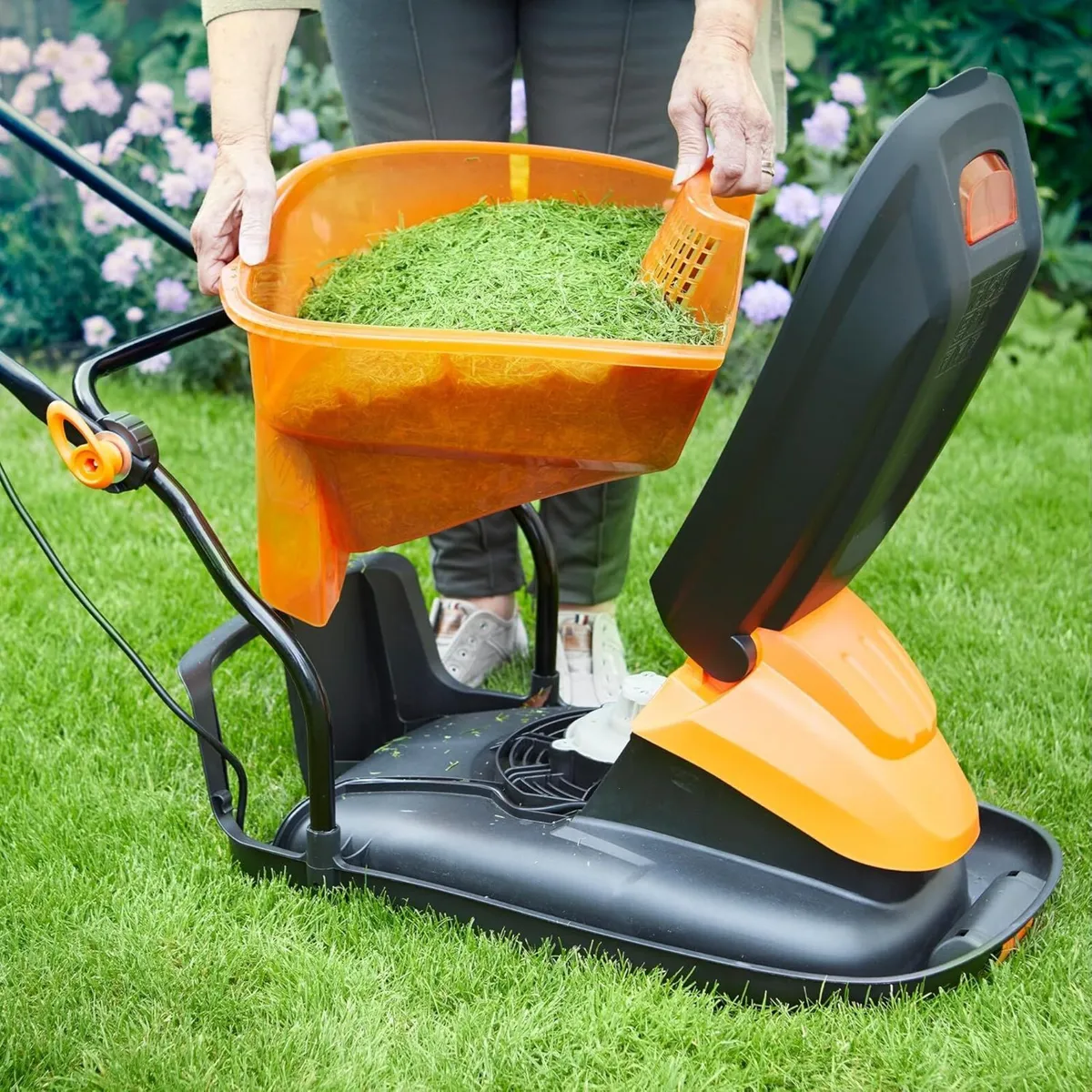 1700W 33cm Electric Hover Mower - Grass Collection - Image 4