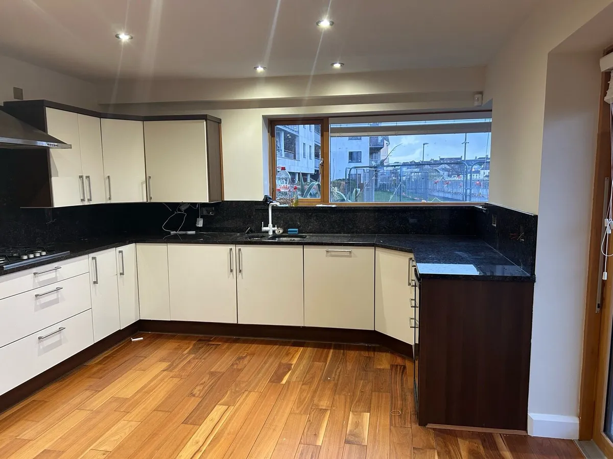 Kitchen unit’s & appliances - Image 2