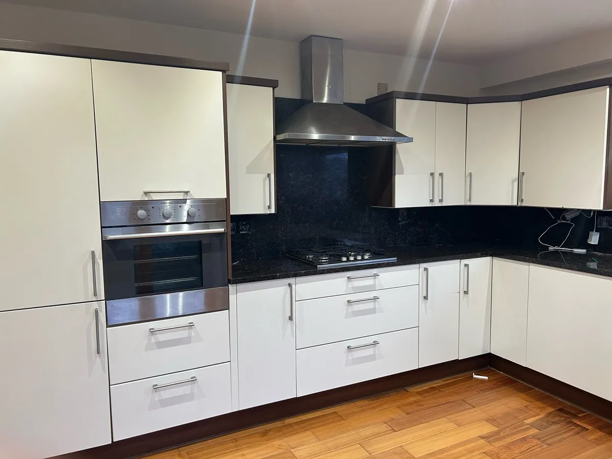 Kitchen unit’s & appliances - Image 4