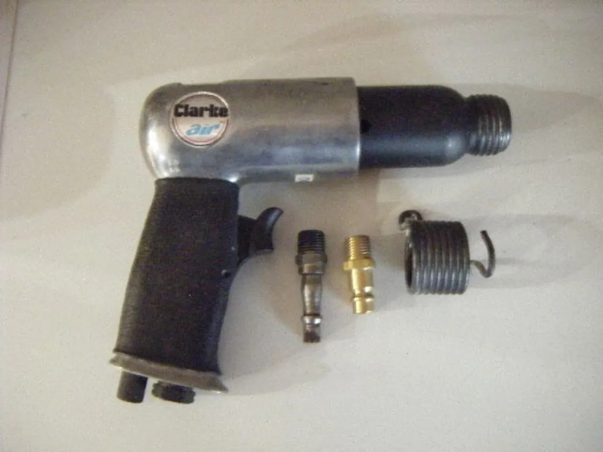 Clarke Air Chisel - Image 1