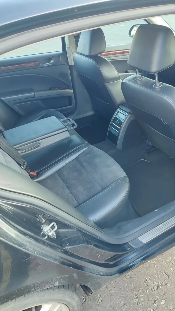 Skoda Superb 2011 - Image 2