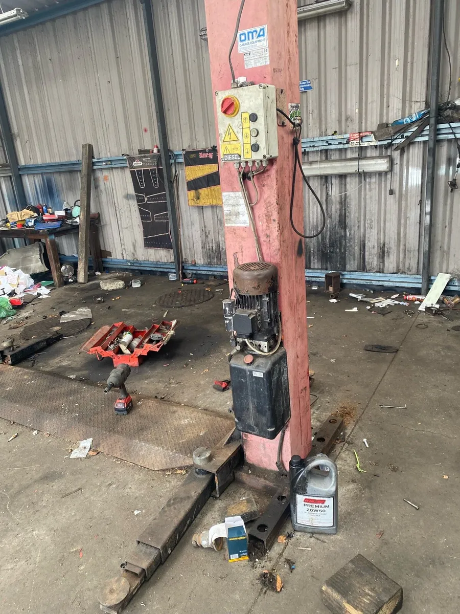 Two post lift - Image 2