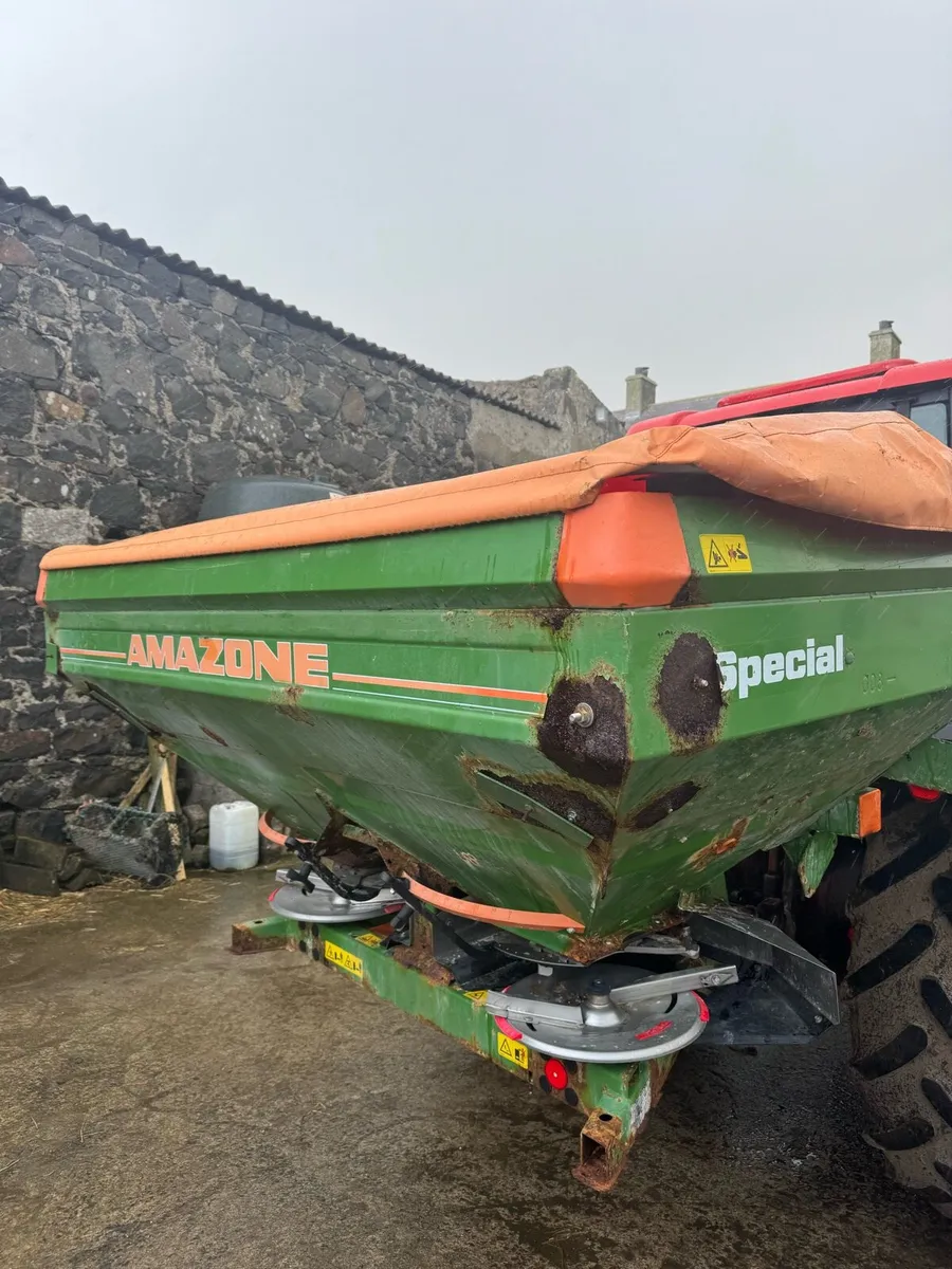 Amazone Fertiliser spreader - Image 2