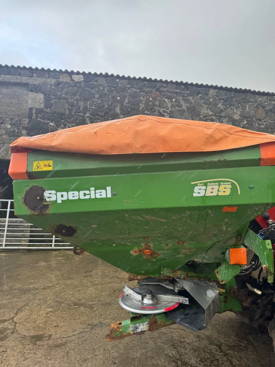 Amazone Fertiliser spreader - Image 3