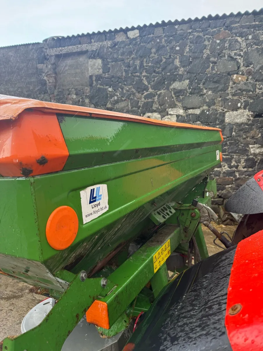 Amazone Fertiliser spreader - Image 4