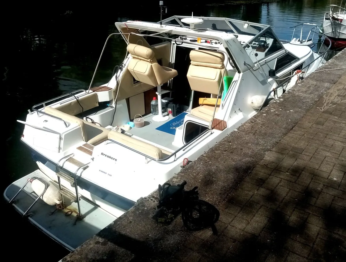 River Cruiser Rinker twin Volvo diesel - Image 2