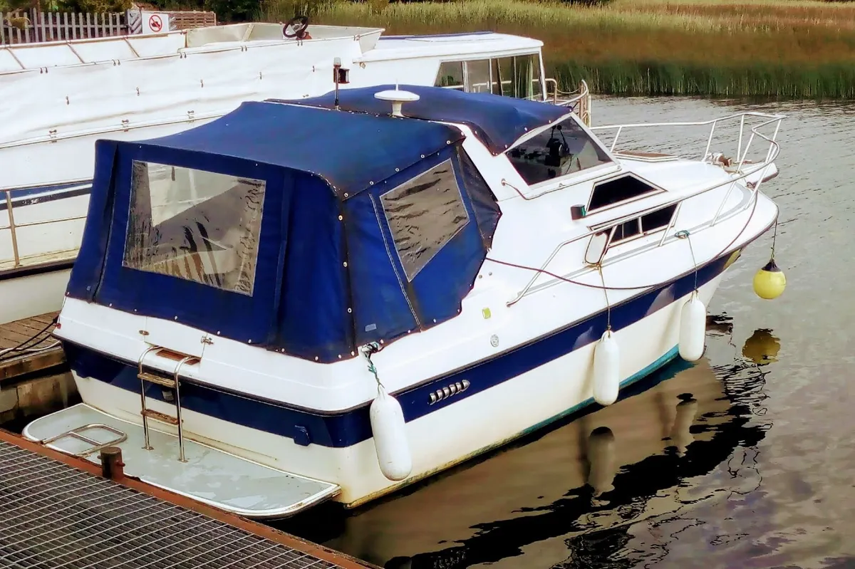 River Cruiser Rinker twin Volvo diesel - Image 3