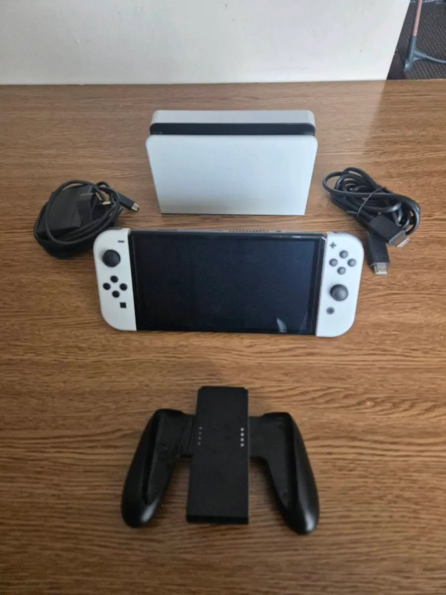 Nintendo switch oled white - Image 1