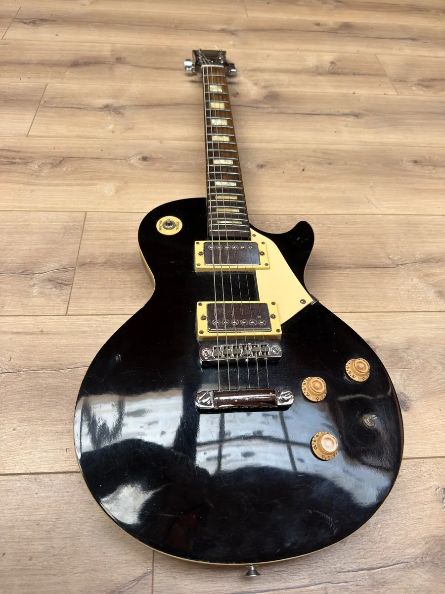 Vintage electric guitar - Image 1