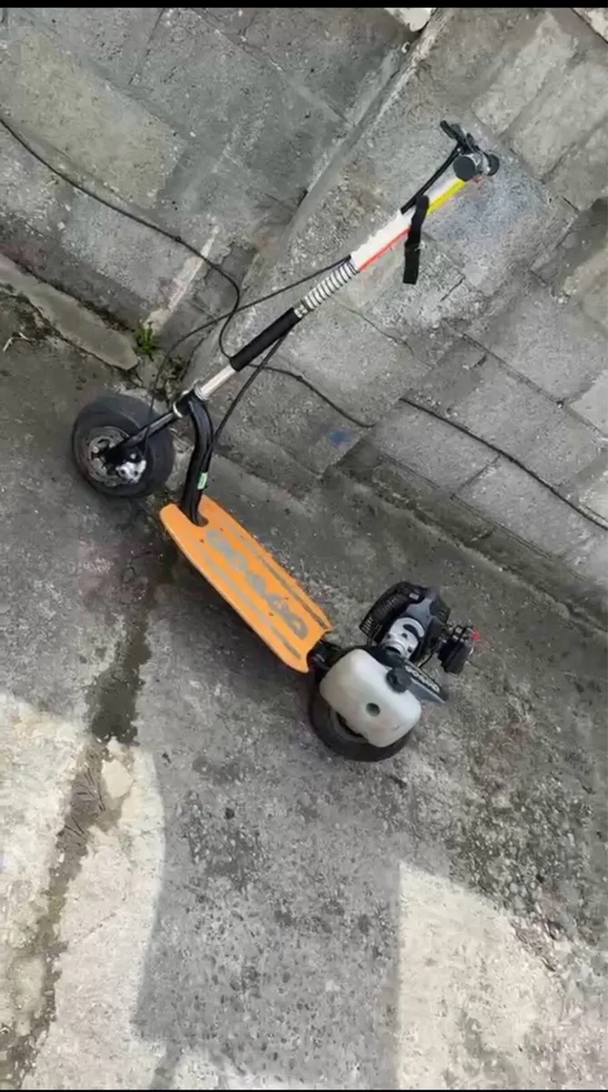 Engine scooter perfect working order like new - Image 1