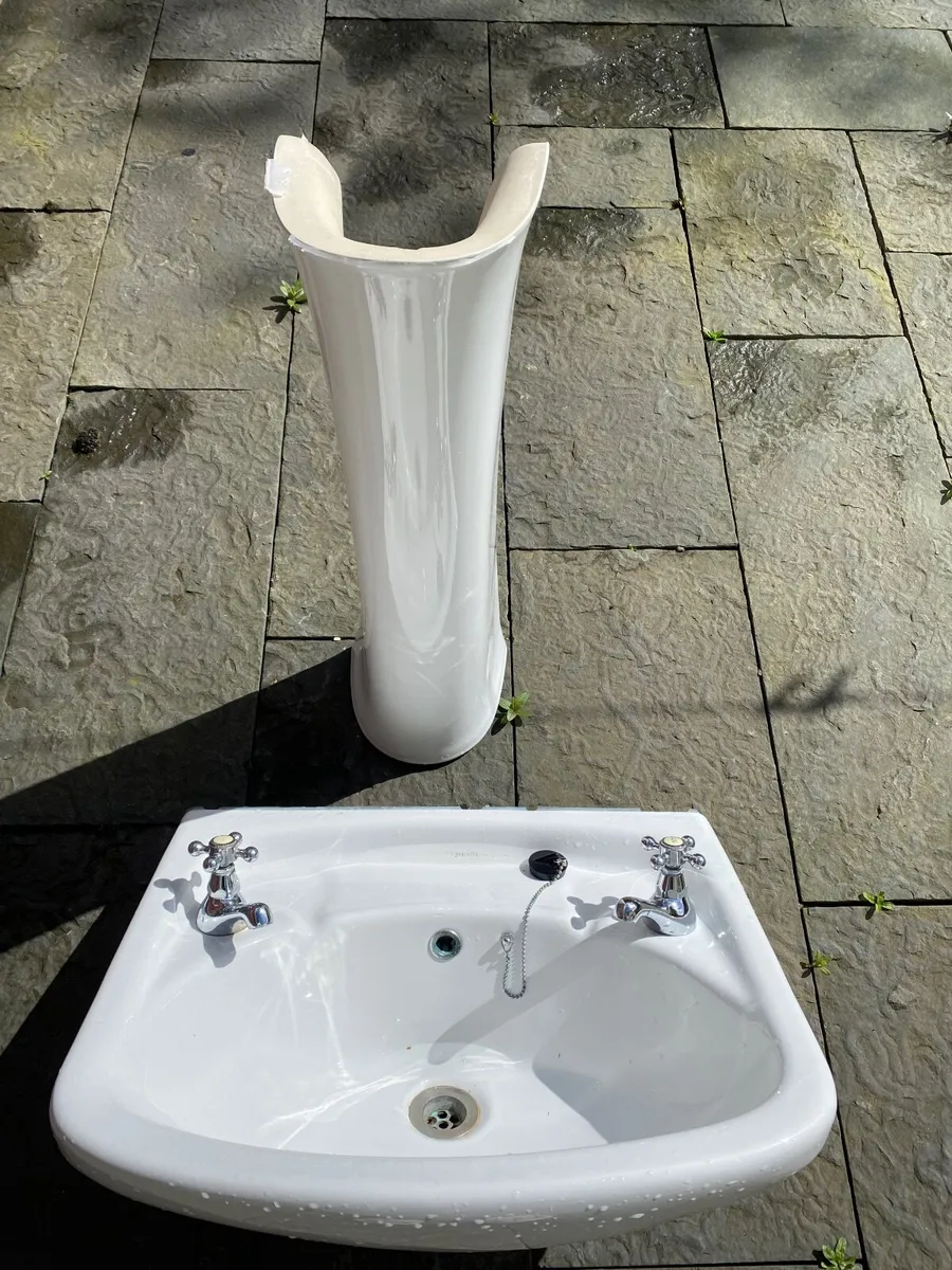 Sink and pedestal - Image 1