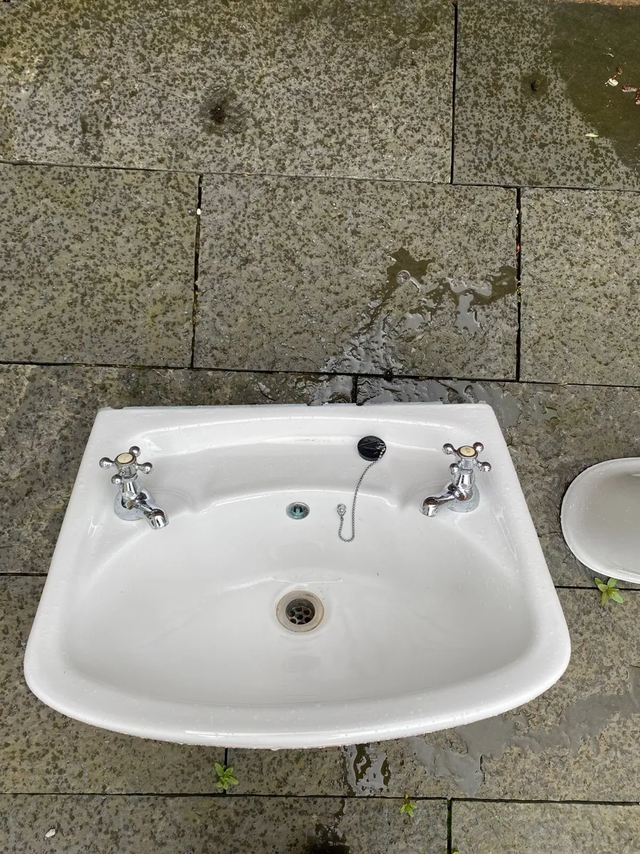 Sink and pedestal - Image 2