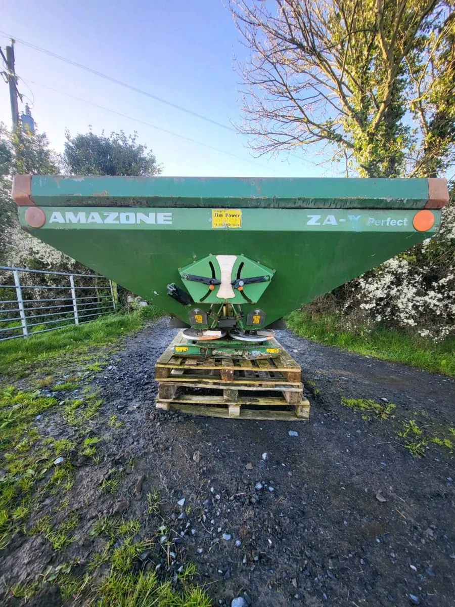 Amazone spreader - Image 1