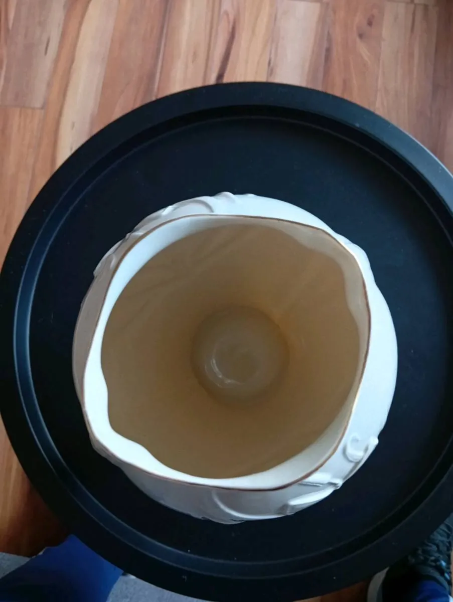 Beleek vase - Image 4