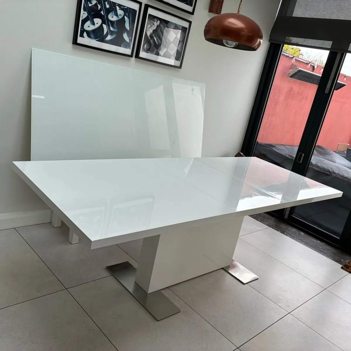 Extendable dining table - Image 1