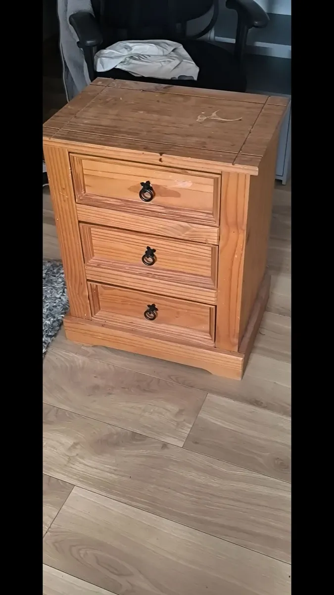 Bedroom locker - Image 2