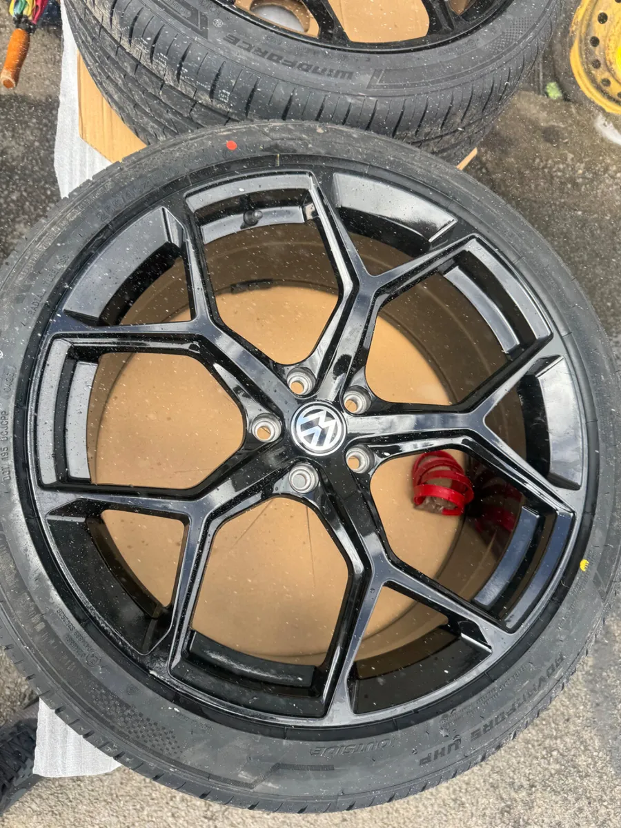 20” Tiguan gloss black alloy and tyres 5x112