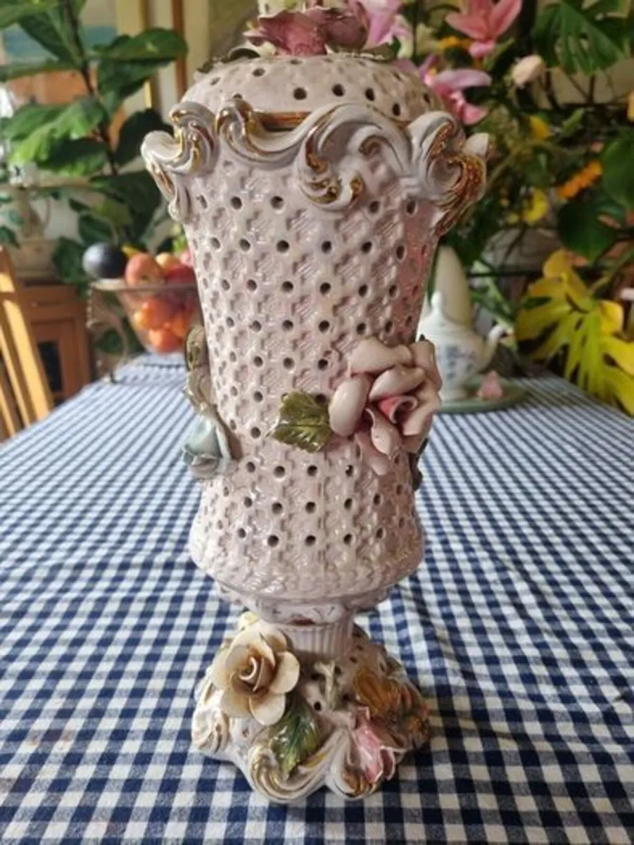 Capodimonte Italian porcelain lamp structure - Image 1