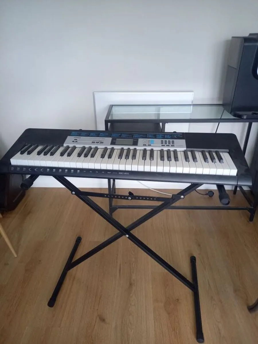 Electronic Keyboard - Image 1