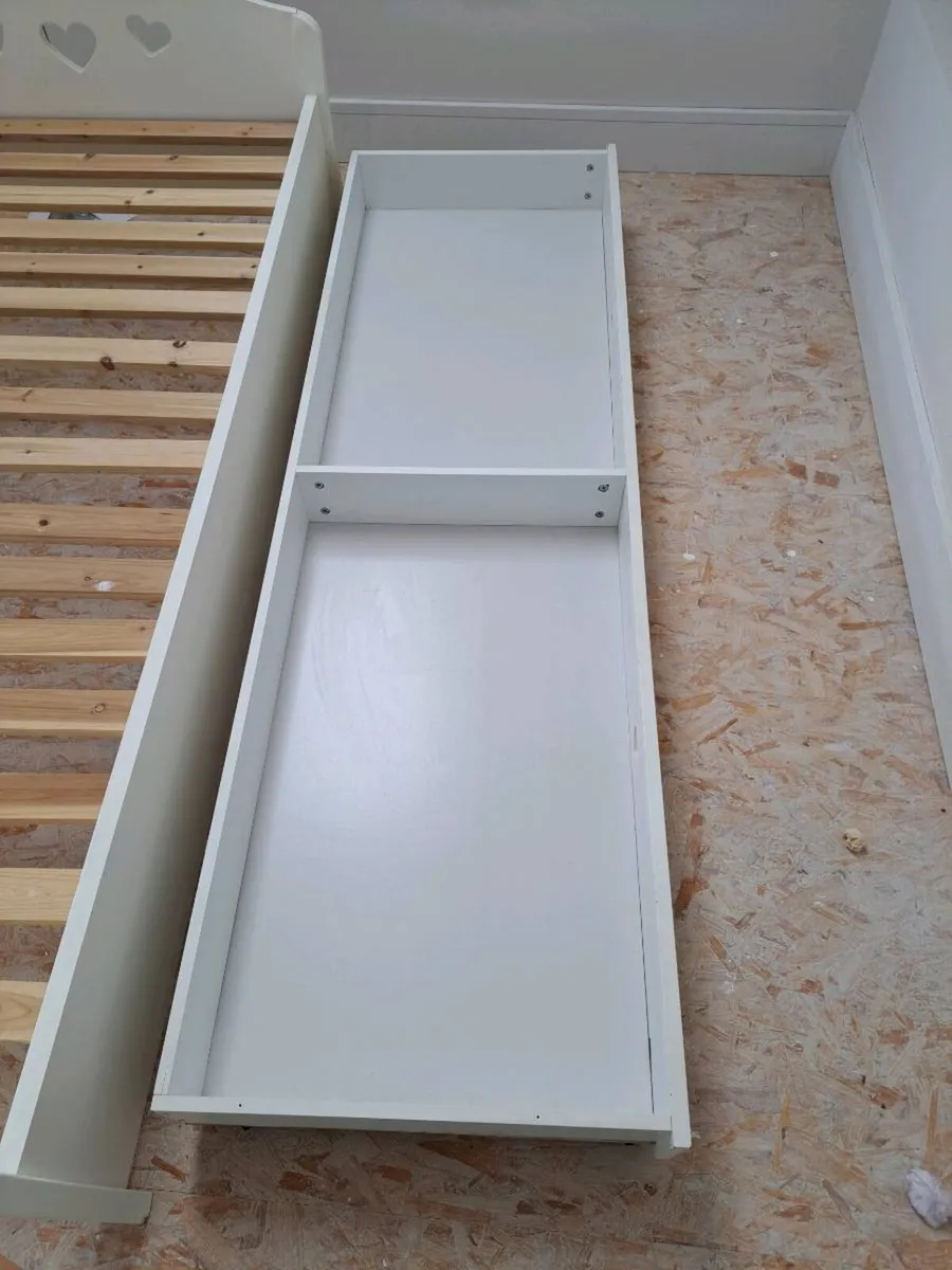 Girls single bed with large storage - Image 3