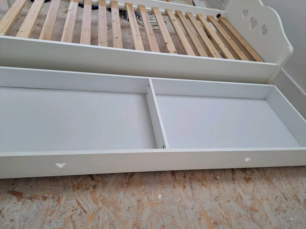 Girls single bed with large storage - Image 4