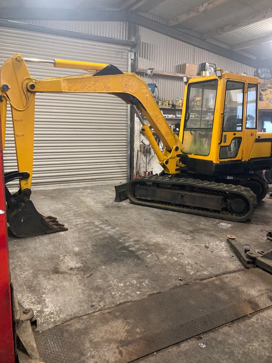 Digger Kubota hitachi - Image 1