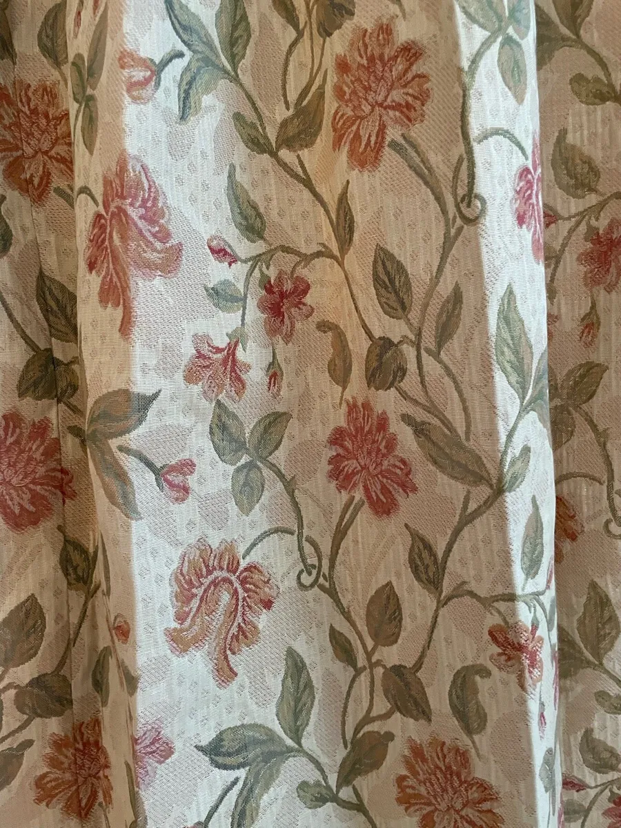 Curtains - Image 2