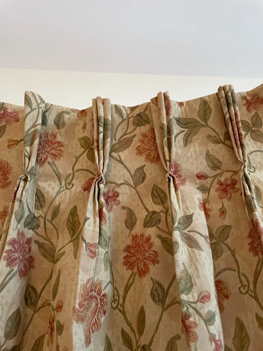 Curtains - Image 3