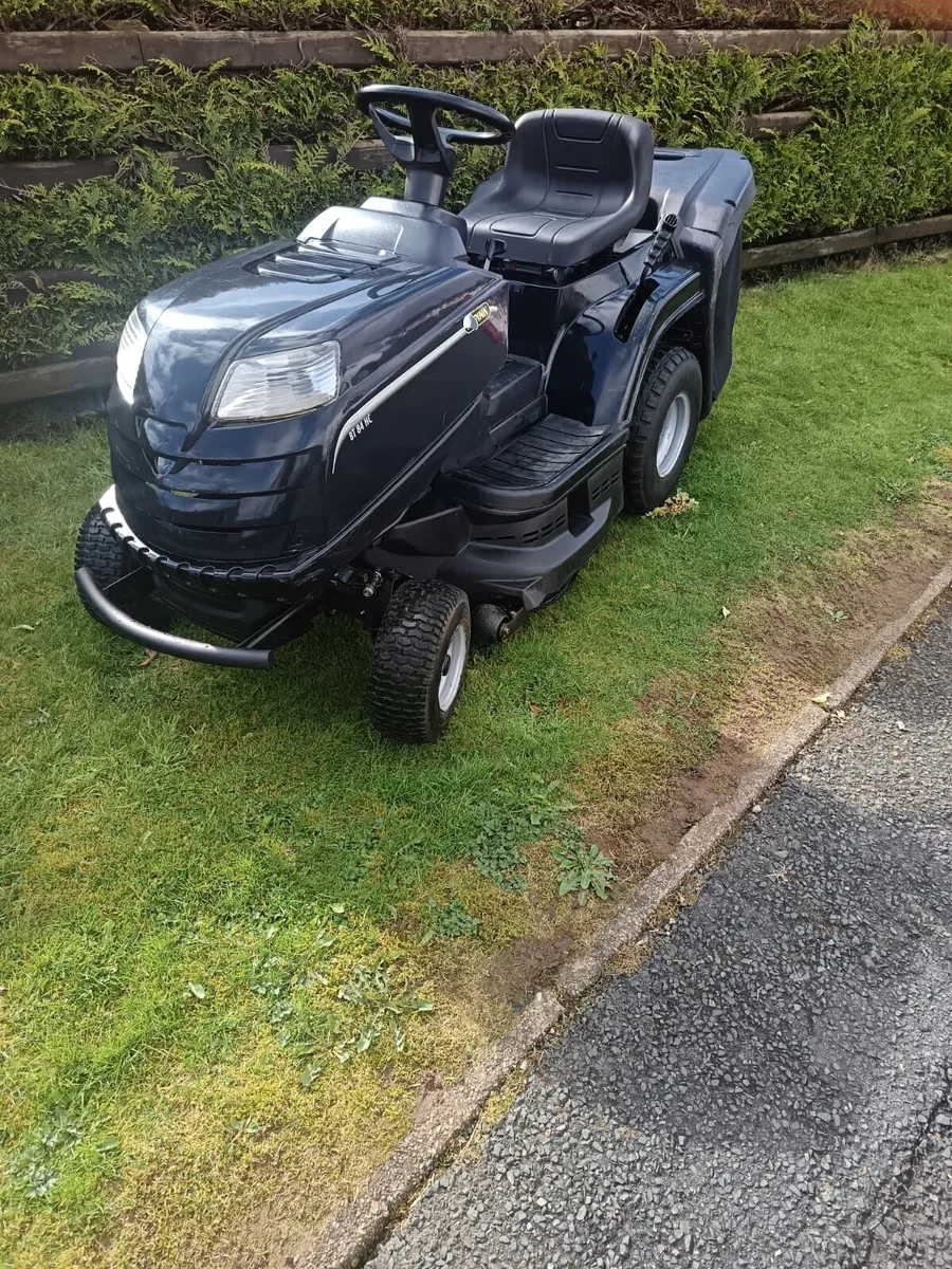 Alpina petrol ride on lawnmower - Image 4