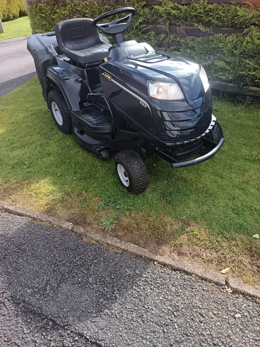 Alpina petrol ride on lawnmower - Image 2
