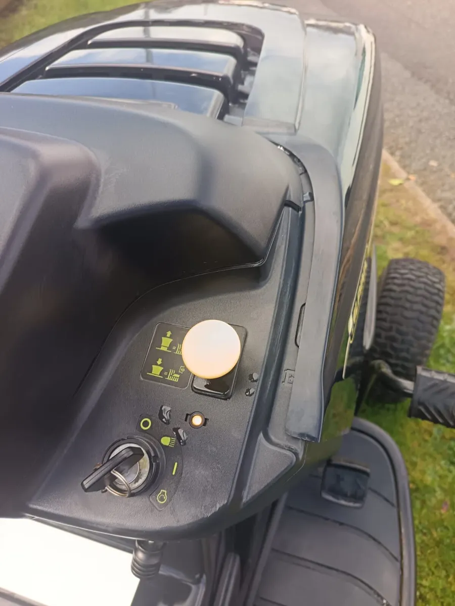 Alpina petrol ride on lawnmower - Image 3