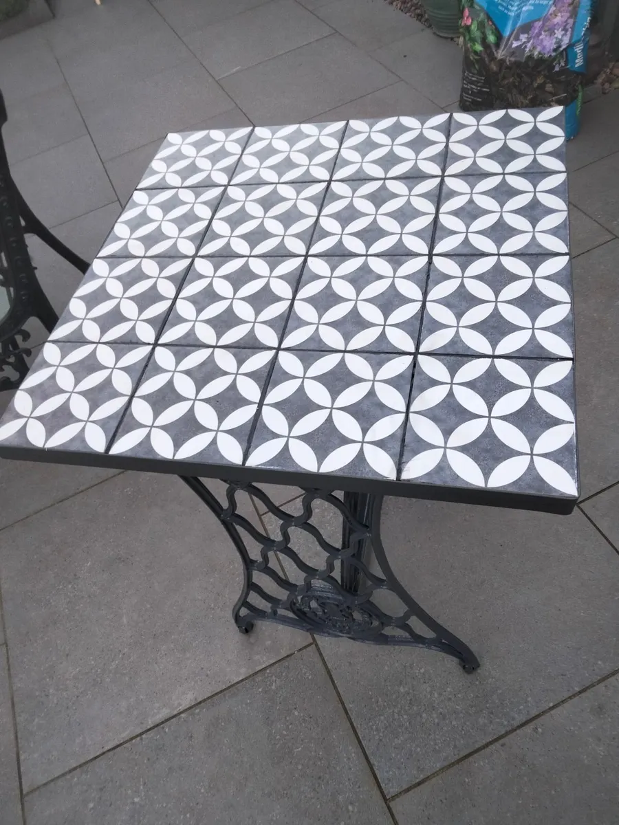 Garden Singer Table - Image 4