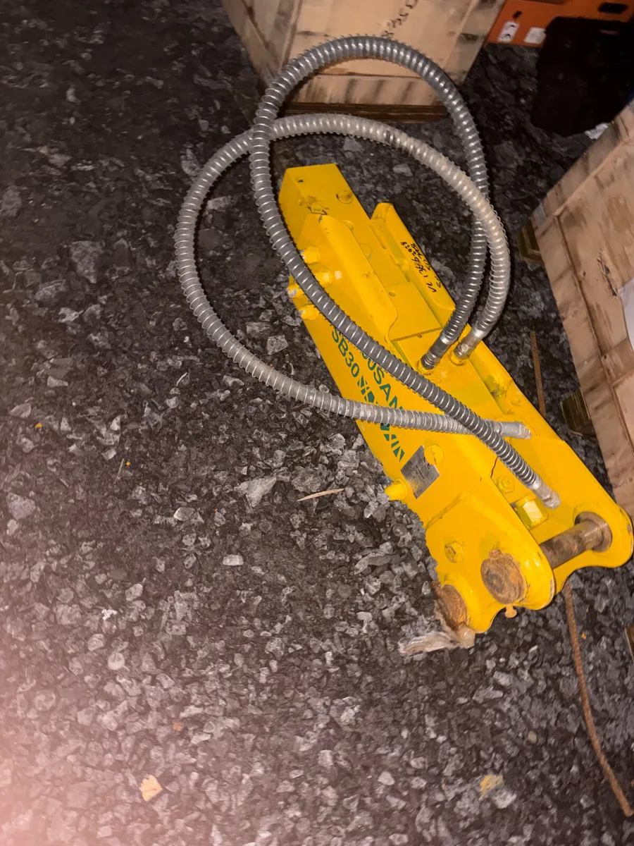 Unused Soosan Rock breaker suit 2-4t digger - Image 3