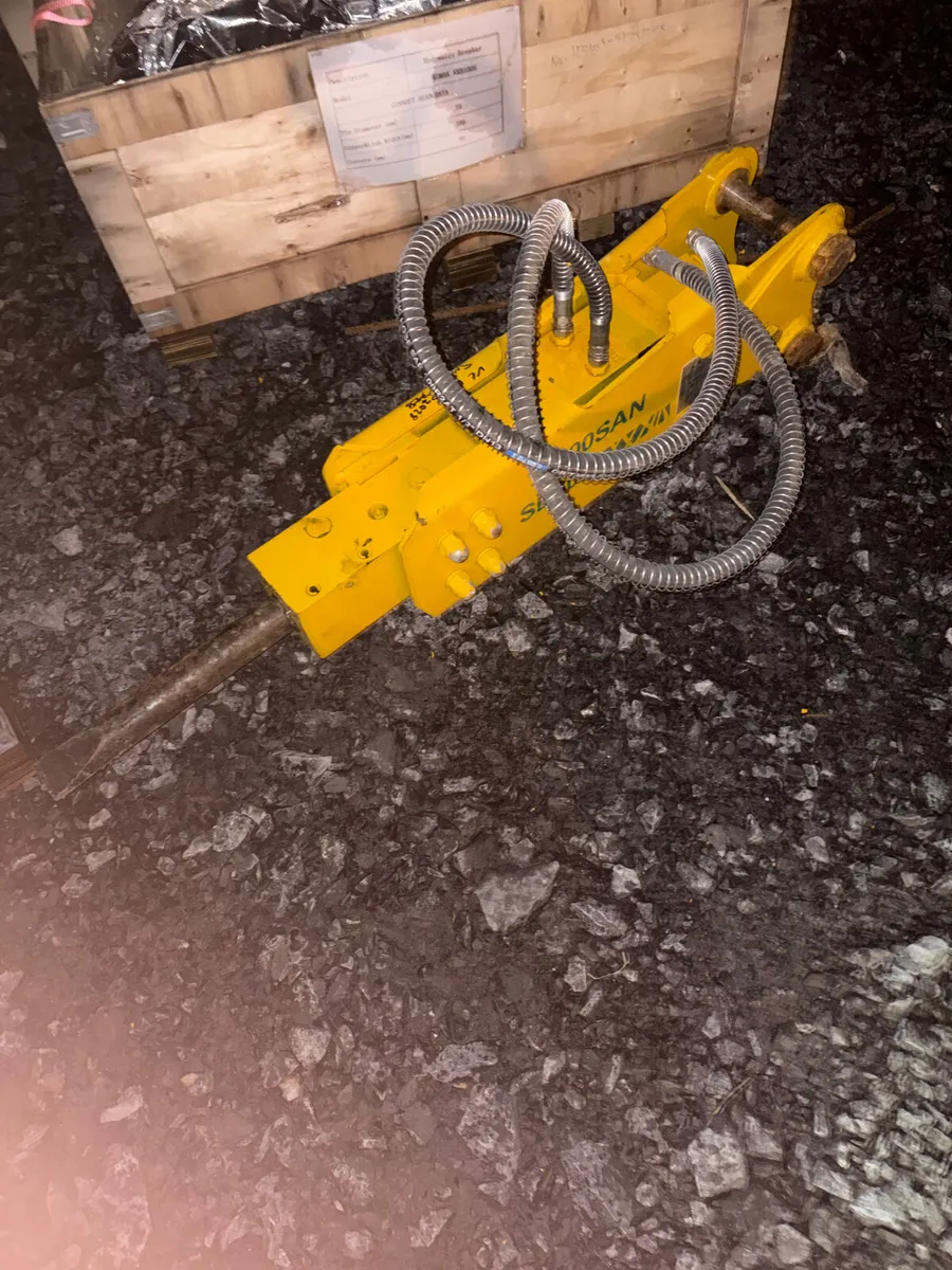 Unused Soosan Rock breaker suit 2-4t digger - Image 1
