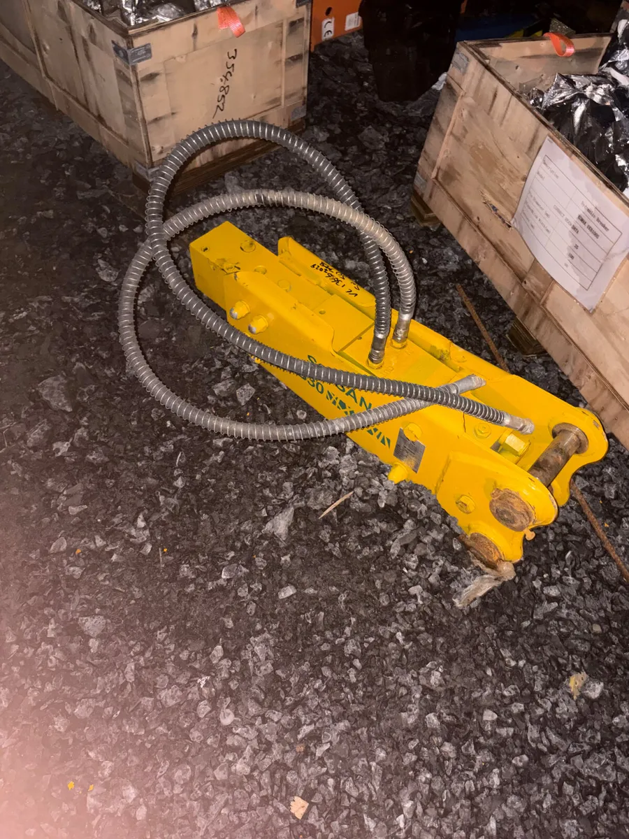 Unused Soosan Rock breaker suit 2-4t digger - Image 2