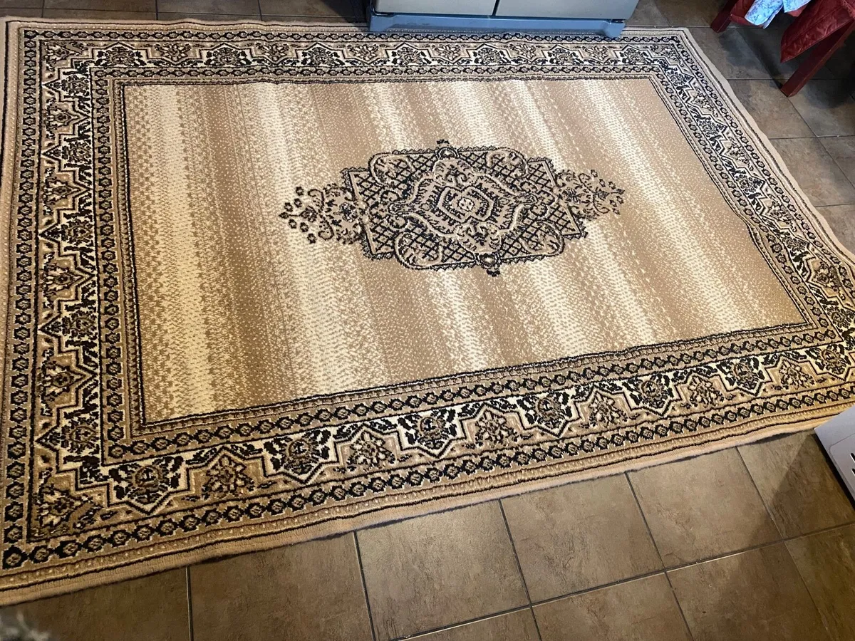 Brown Patterned Carpet – 90 × 60 cm – €10