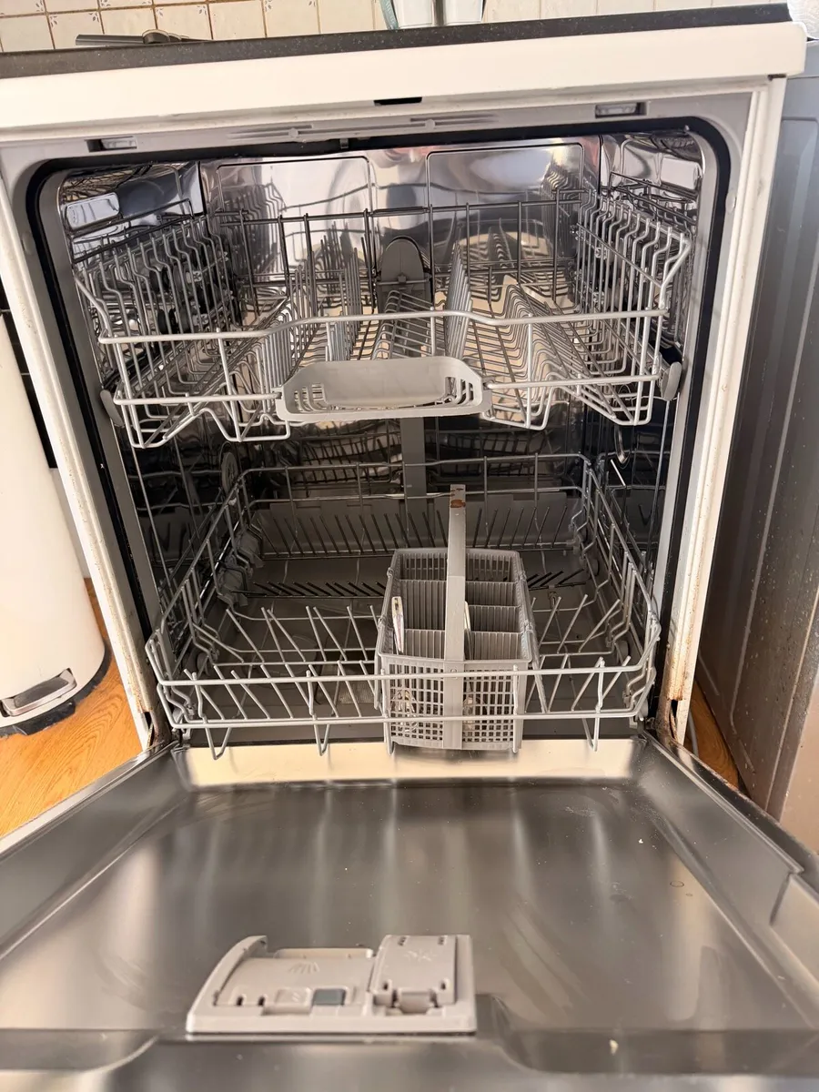 Fridge,dishwasher,washing machine,dryer,oven,showe - Image 3