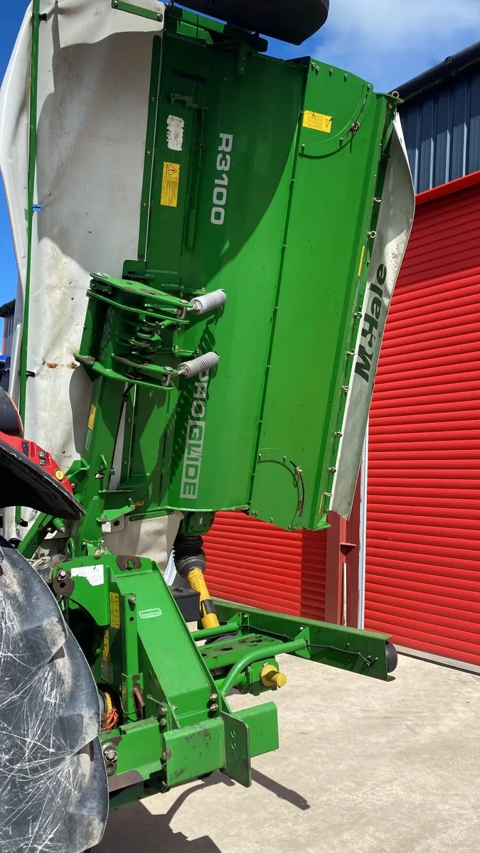 2018 MC Hale 3100 - Image 2