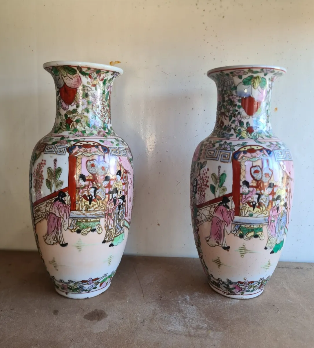 Pair of  vases - Image 1